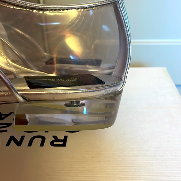 Marc Jacobs Runway Clear Cinderella Vinyl Shoes - Picture 8 of 11